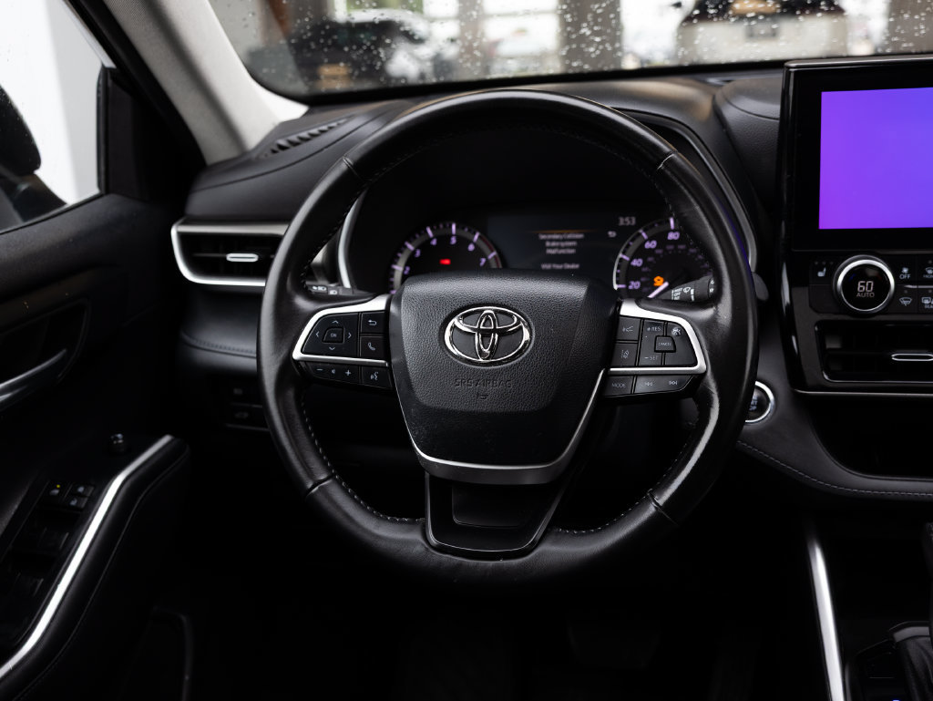 Used 2023 Toyota Highlander XLE AWD/4WD image 15