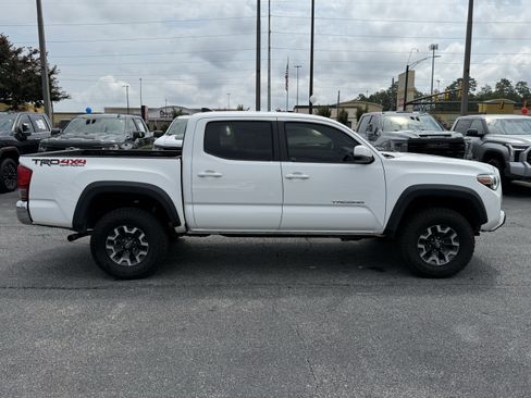 Used 2017 Toyota Tacoma TRD Off-Road w/ Tow Package (A/T) AWD/4WD image 11