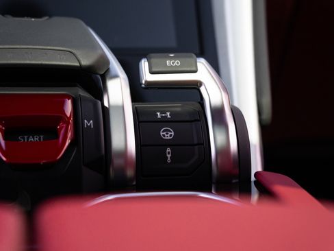 Used 2022 Lamborghini Urus image 45