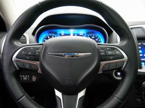 Used 2016 Chrysler 300 Limited RWD image 22