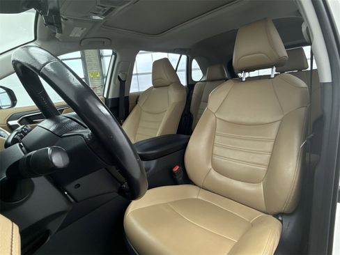 Used 2019 Toyota RAV4 Limited image 10