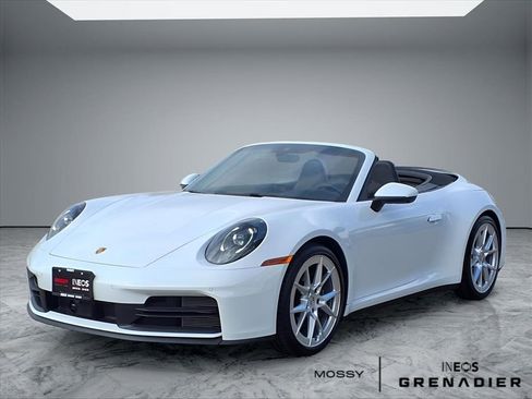 Used 2025 Porsche 911 Carrera image 3