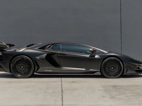Used 2019 Lamborghini Aventador SVJ AWD/4WD image 6