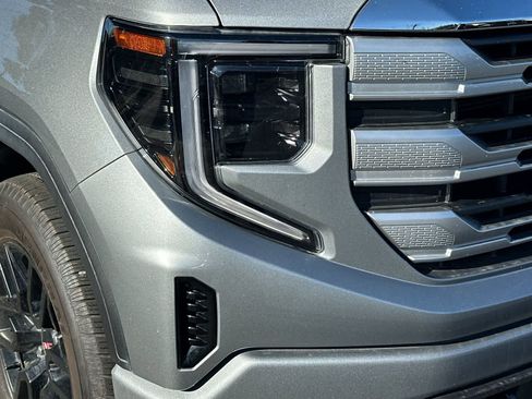 Used 2024 GMC Sierra 1500 Elevation w/ Preferred Package AWD/4WD image 8