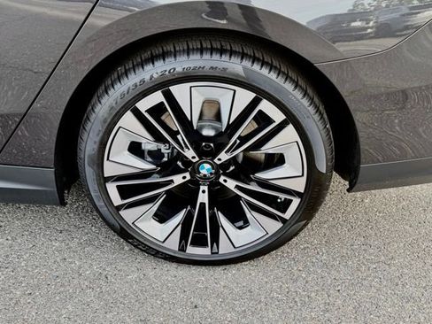 New 2026 BMW i5 eDrive40 w/ Premium Package RWD image 14