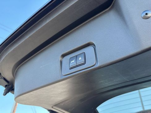 Used 2025 Nissan Rogue SV FWD image 23