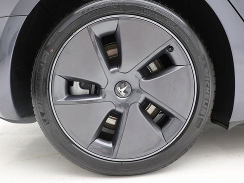 Used 2023 Tesla Model 3 Standard Range image 9