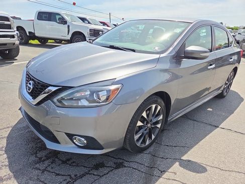 Used 2019 Nissan Sentra SR FWD image 2