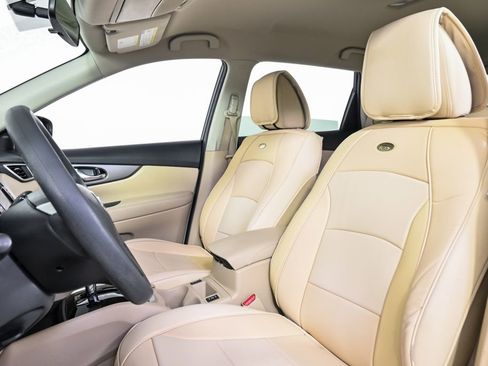 Used 2016 Nissan Rogue SV w/ SV Premium Package image 6