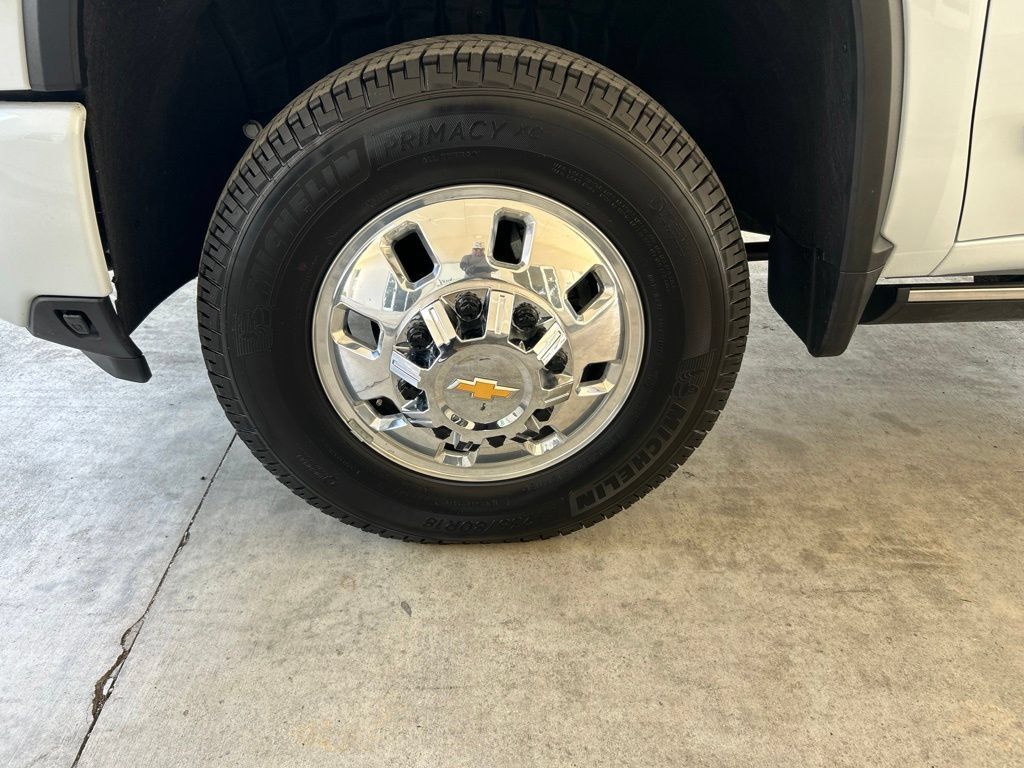Used 2026 Chevrolet Silverado 3500 High Country w/ Technology Package AWD/4WD image 13