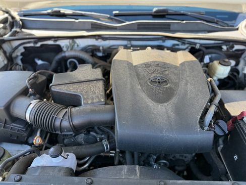 Used 2017 Toyota Tacoma SR5 image 23