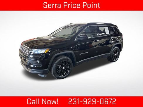 Used 2024 Jeep Compass Latitude AWD/4WD image 1