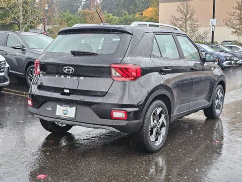Used 2025 Hyundai Venue SEL image 7