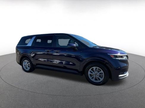 Used 2023 Kia Carnival LX FWD image 2