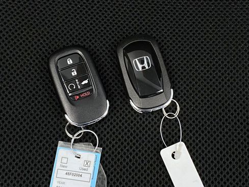 Used 2025 Honda Pilot EX-L image 9