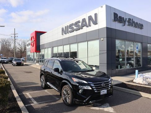 Certified 2025 Nissan Rogue Platinum FWD image 2