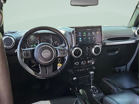 Used 2015 Jeep Wrangler Unlimited Sahara w/ Connectivity Group AWD/4WD image 15
