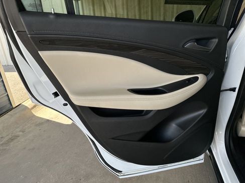 Used 2020 Buick Envision Essence image 27