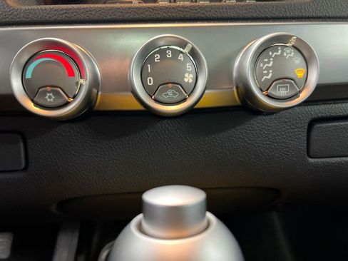 Used 2004 Chevrolet SSR w/ Preferred Equipment Group RWD image 15