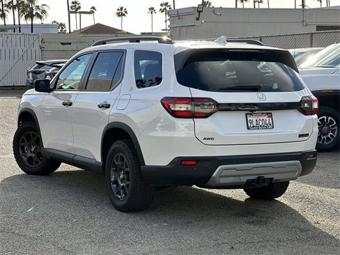 Used 2024 Honda Pilot TrailSport image 6