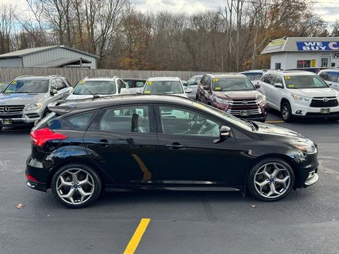 Used 2018 Ford Focus ST image 4