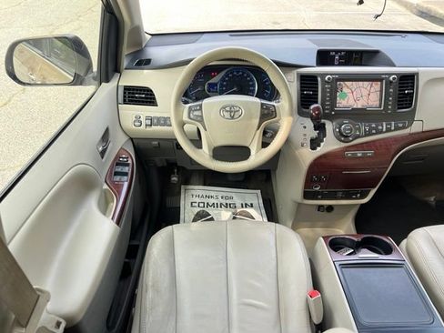 Used 2013 Toyota Sienna XLE w/ Premium Pkg FWD image 31
