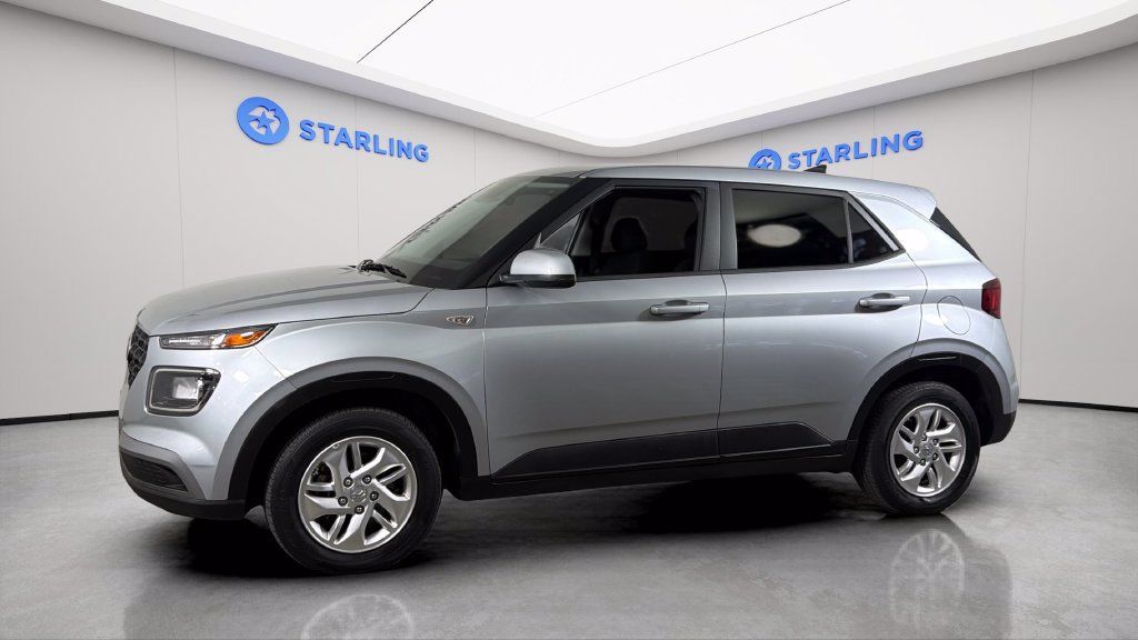 Used 2022 Hyundai Venue SE w/ Cargo Package FWD image 2