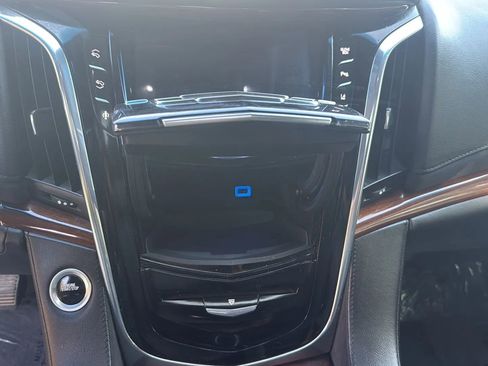 Used 2015 Cadillac Escalade Luxury image 27