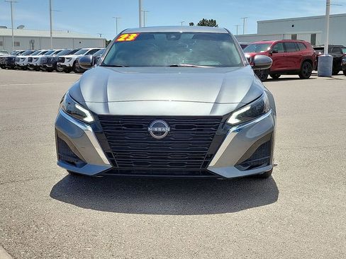 Used 2023 Nissan Altima 2.5 SV w/ SV Premium Package FWD image 3