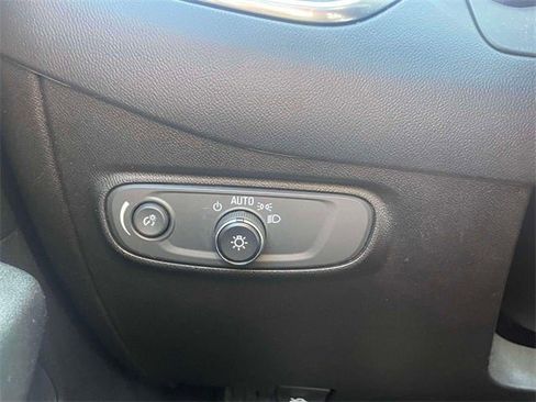 Used 2019 Chevrolet Equinox LT image 19