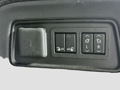 Used 2022 Cadillac Escalade ESV Sport Platinum RWD image 46