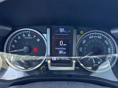 Used 2022 Toyota Tacoma SR5 AWD/4WD image 17