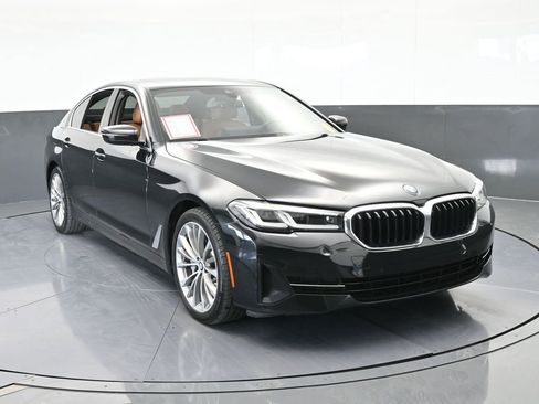 Used 2022 BMW 530i w/ Premium Package image 9