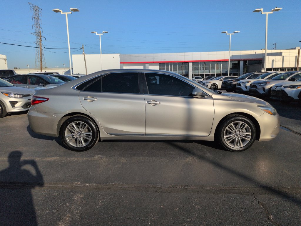 Used 2017 Toyota Camry SE FWD image 6