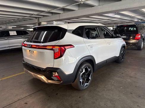 Certified 2025 Kia Seltos EX FWD image 4
