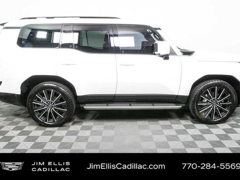 Used 2024 Lexus GX 550 w/ Accessory Package (2T) AWD/4WD image 2