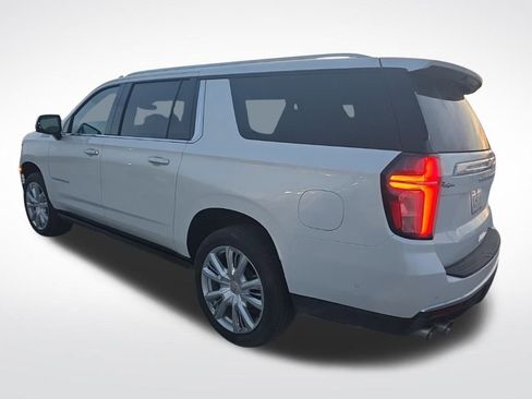 Used 2024 Chevrolet Suburban High Country w/ Advanced Technology Package image 5