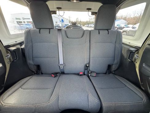 Used 2025 Jeep Wrangler Willys image 15