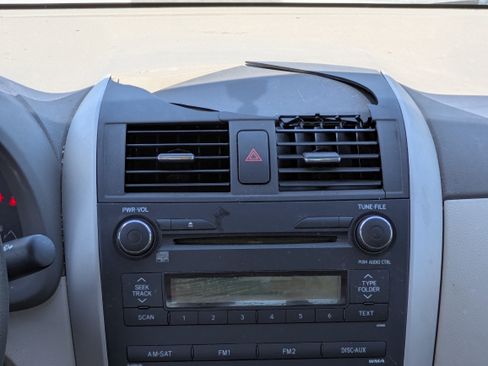 Used 2010 Toyota Corolla LE FWD image 18