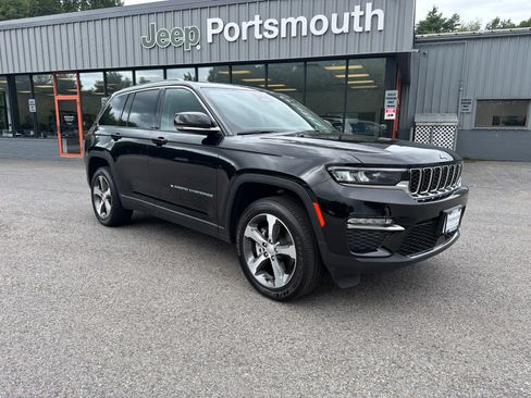 Used 2023 Jeep Grand Cherokee 4WD 4xe image 2