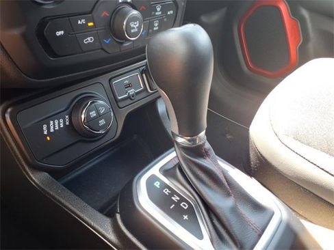 Used 2023 Jeep Renegade Trailhawk image 8