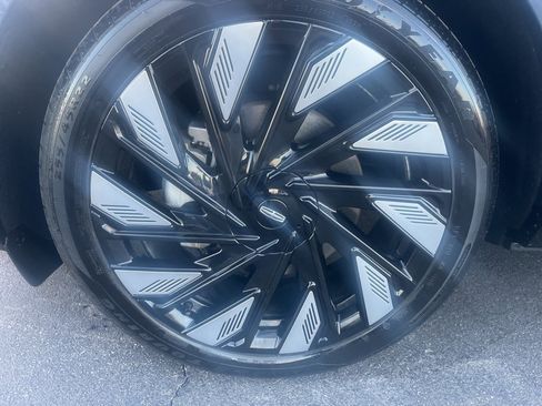 Used 2024 Lincoln Nautilus Reserve w/ Equipment Group 202A image 9