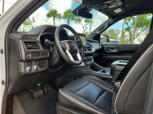 Used 2023 GMC Yukon SLT w/ SLT Luxury Package RWD image 9