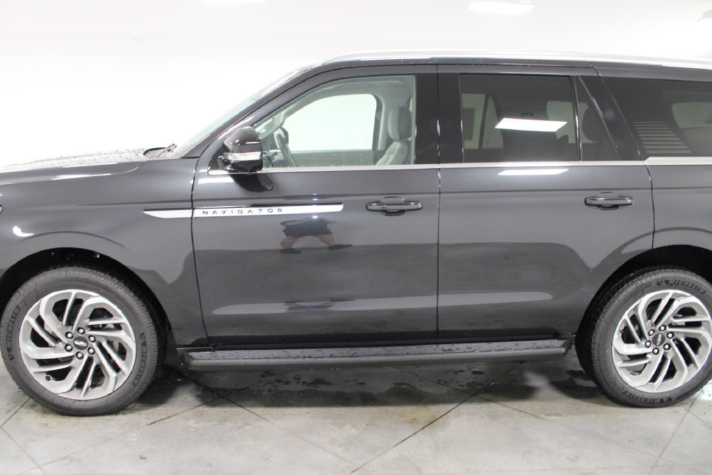 New 2026 Lincoln Navigator Premiere AWD/4WD image 5