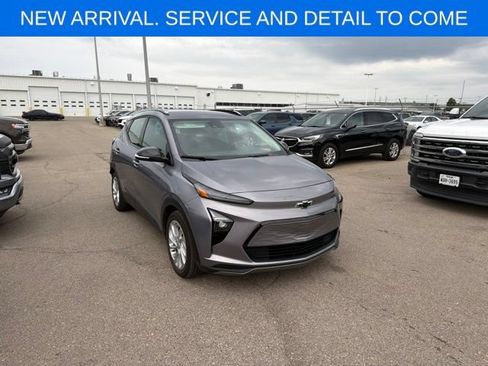 Used 2023 Chevrolet Bolt EUV LT w/ Comfort Package FWD image 5