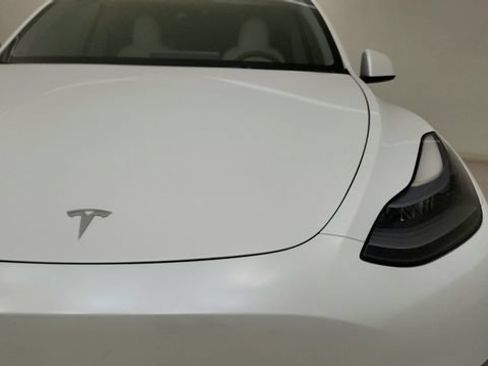 Used 2024 Tesla Model Y Performance AWD/4WD image 23