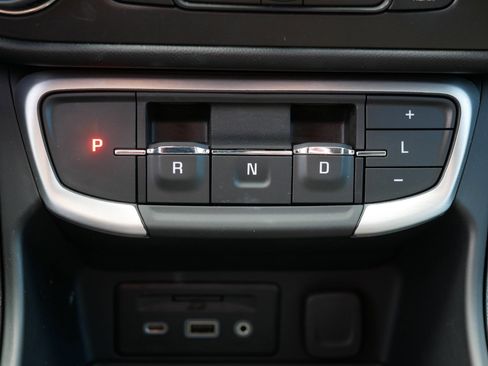 Used 2024 GMC Terrain SLT w/ Infotainment Package II image 24