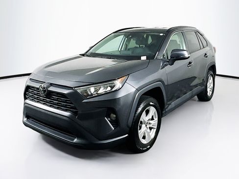 Used 2021 Toyota RAV4 XLE FWD image 3