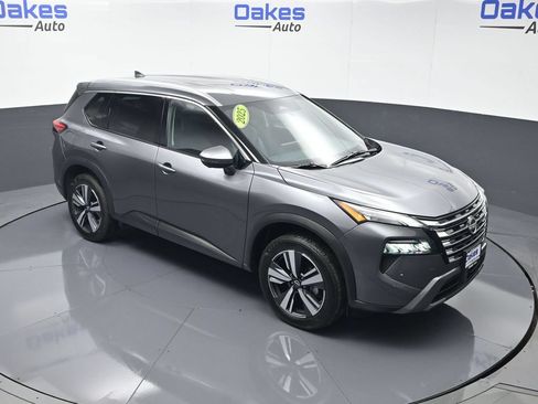 Used 2025 Nissan Rogue SL FWD image 45