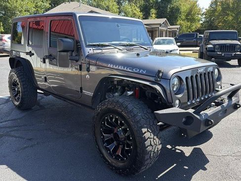 Used 2016 Jeep Wrangler Unlimited Rubicon w/ Connectivity Group AWD/4WD image 3